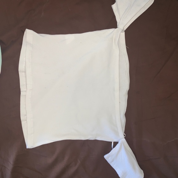 White crop top - Picture 2 of 4